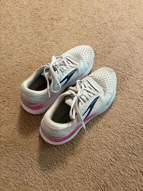 Brooks White Running Sneakers with Pink and Navy Accents
